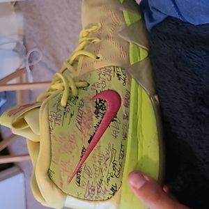 COPY - Nike Kyrie 4 Confetti EP